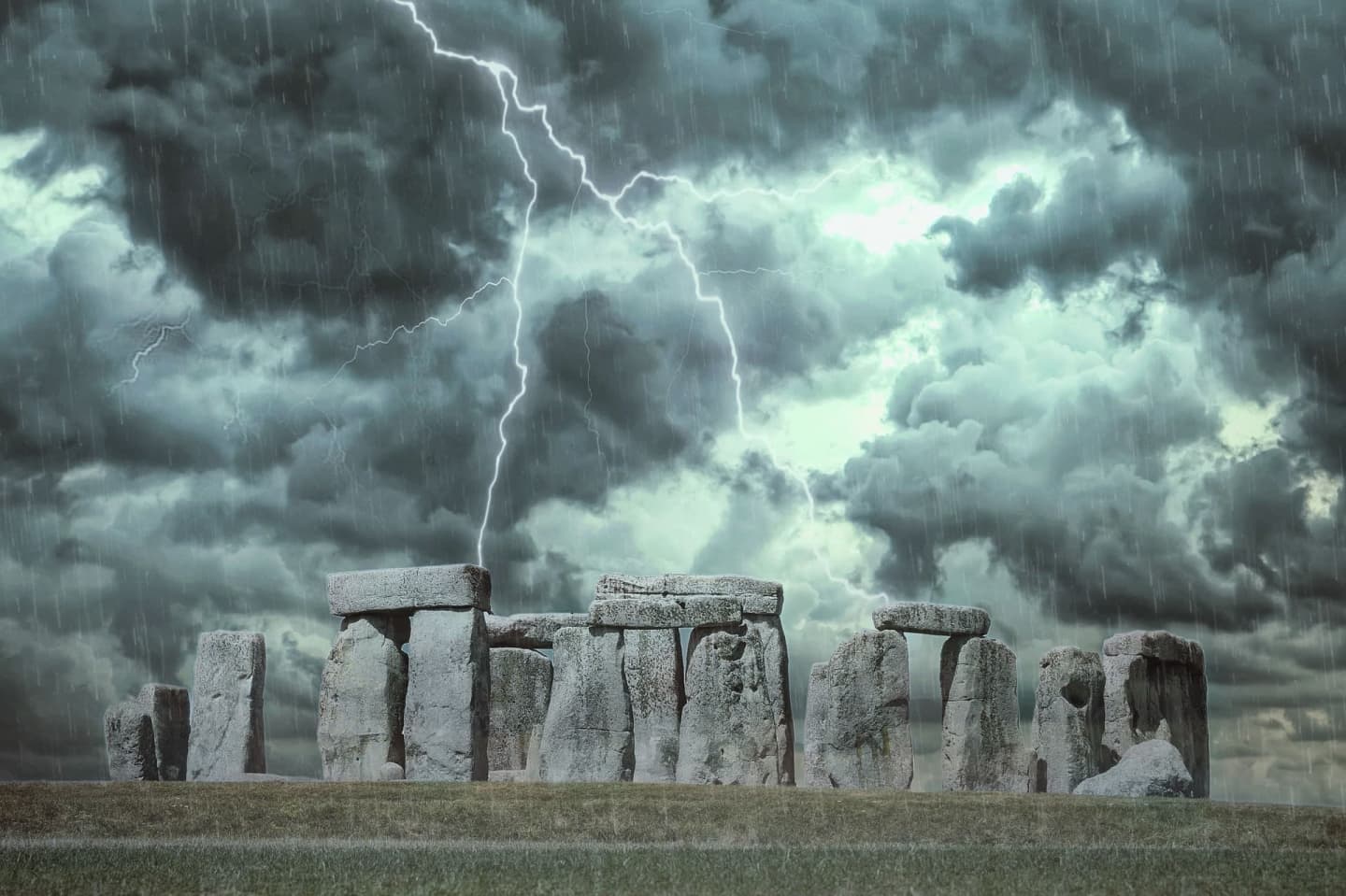 Ploaie abundentă la monumentul Stonehenge