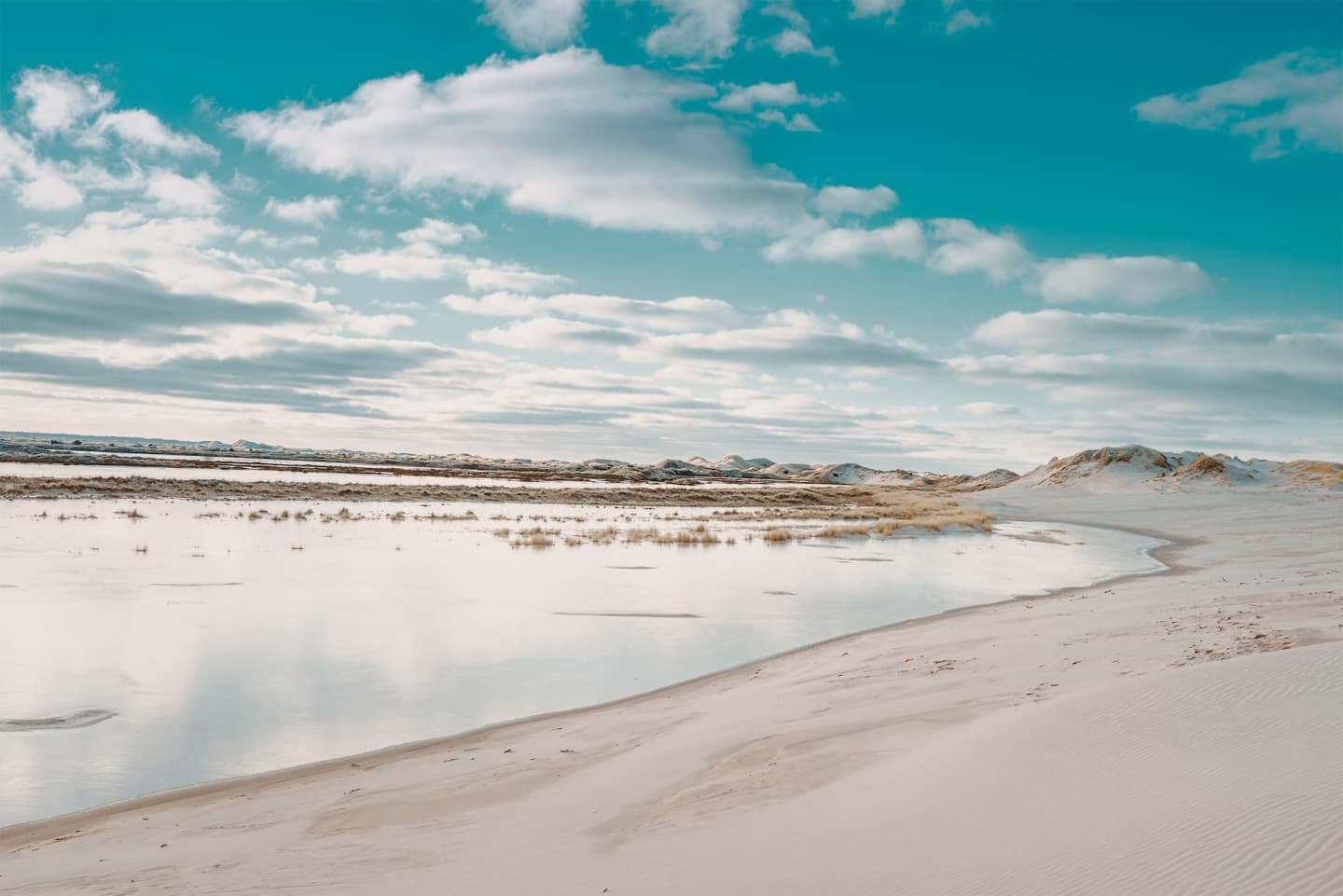 Nisip alb la reflux în Skagen