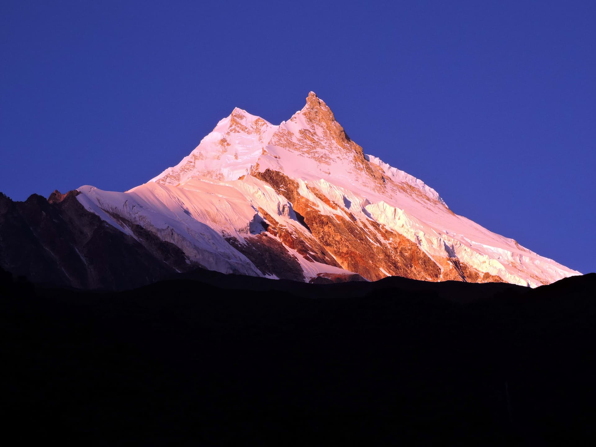 Locul 8 cei mai înalți munți - Manaslu