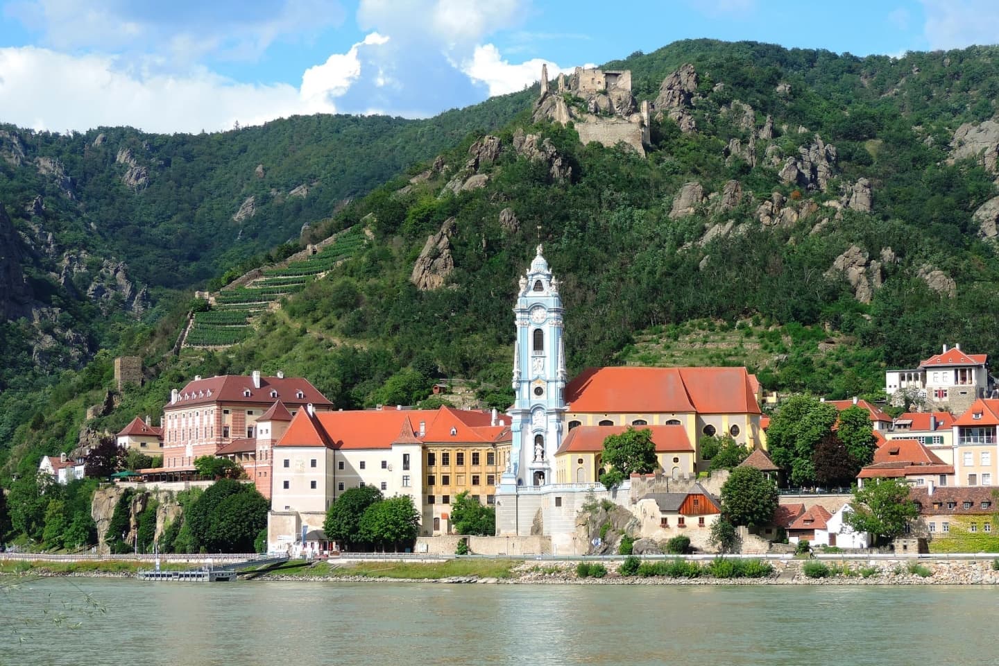 Dürnstein și castelul său, în Valea Wachau