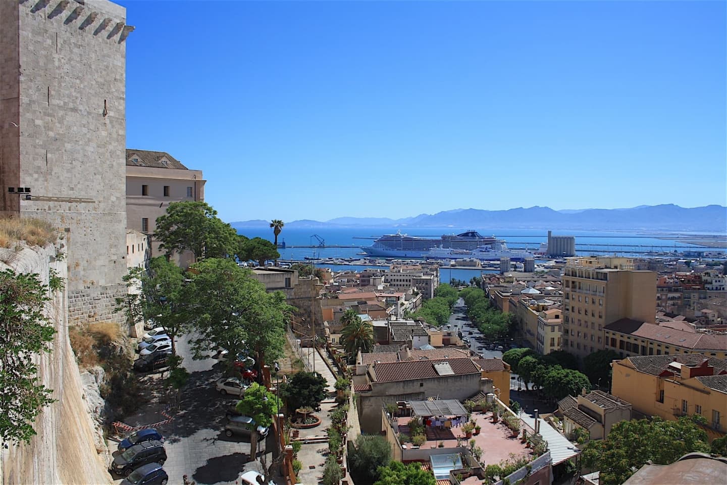 Panoramă Cagliari din Bastionul Santa Croce