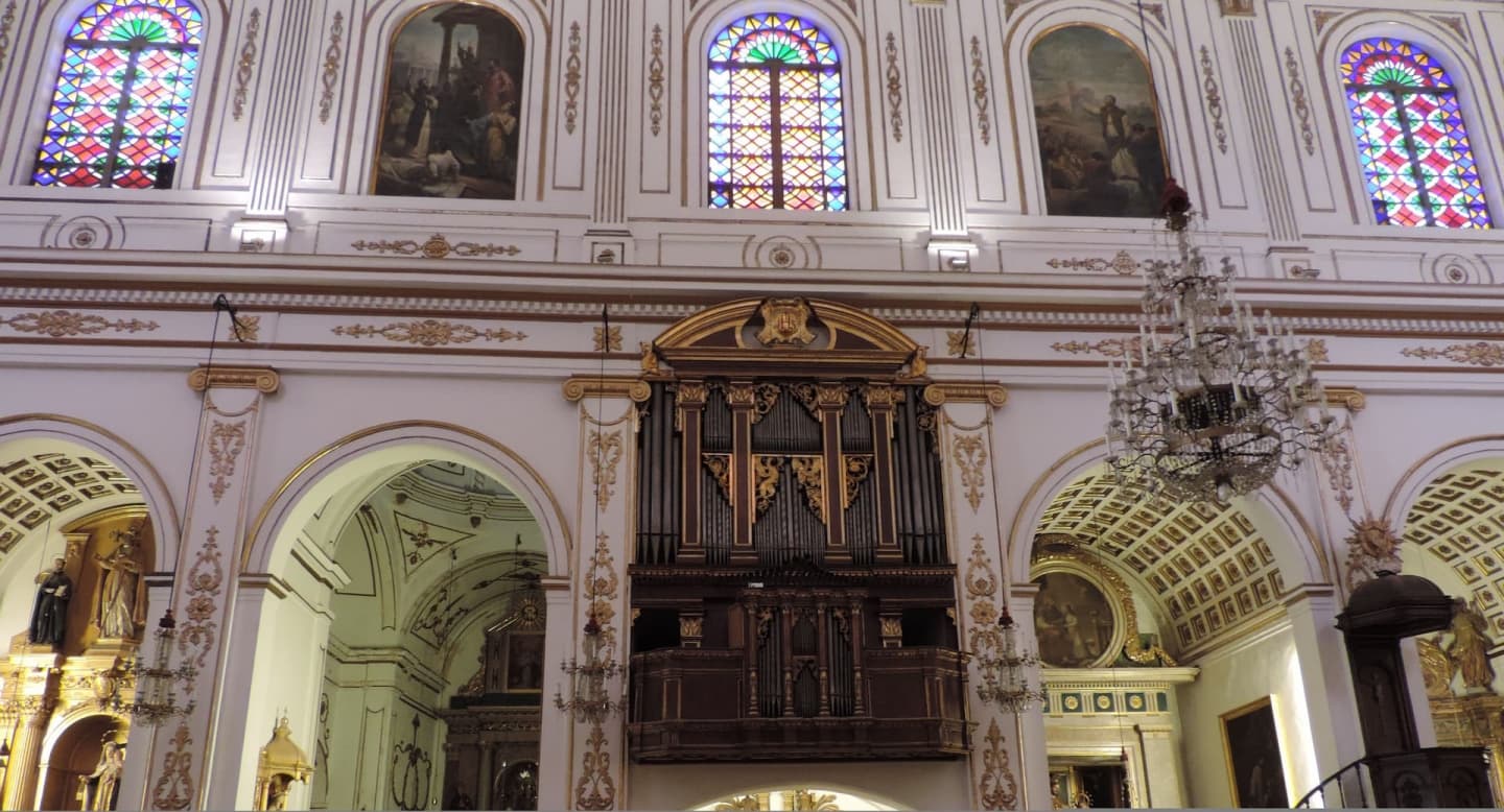 Interiorul bisericii Sant Julià din Campos