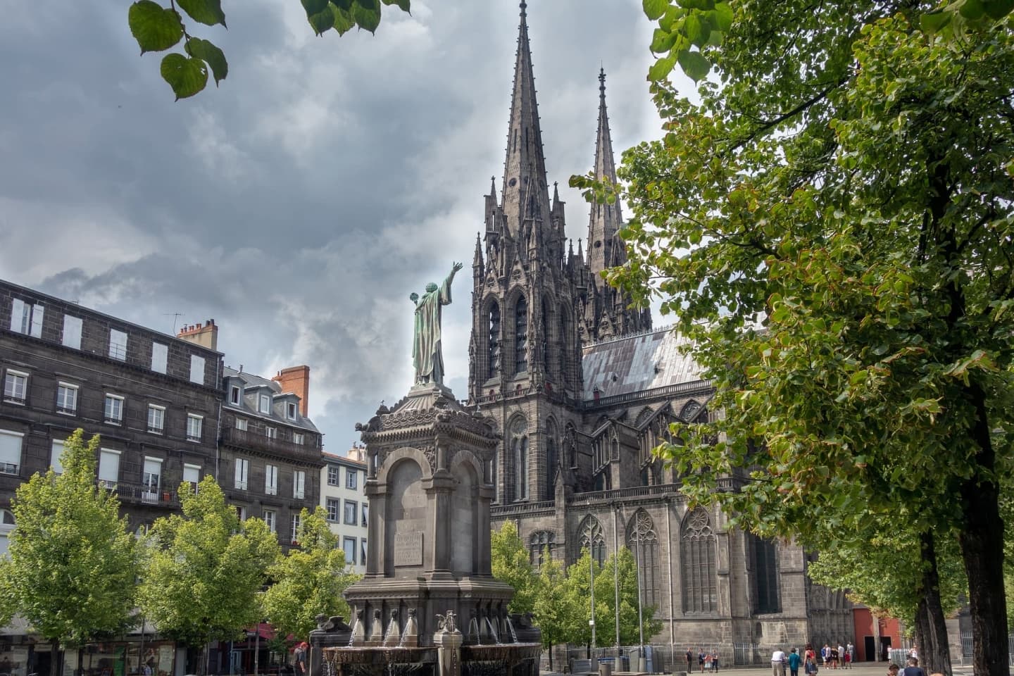 Catedrala Notre-Dame de l'Assomption din Clermont Ferrand