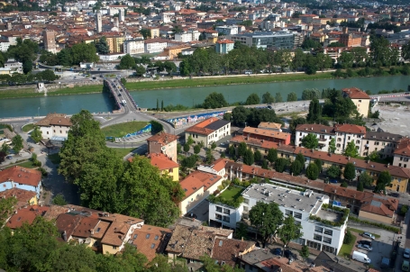 Panoramă Trento și râul Adige