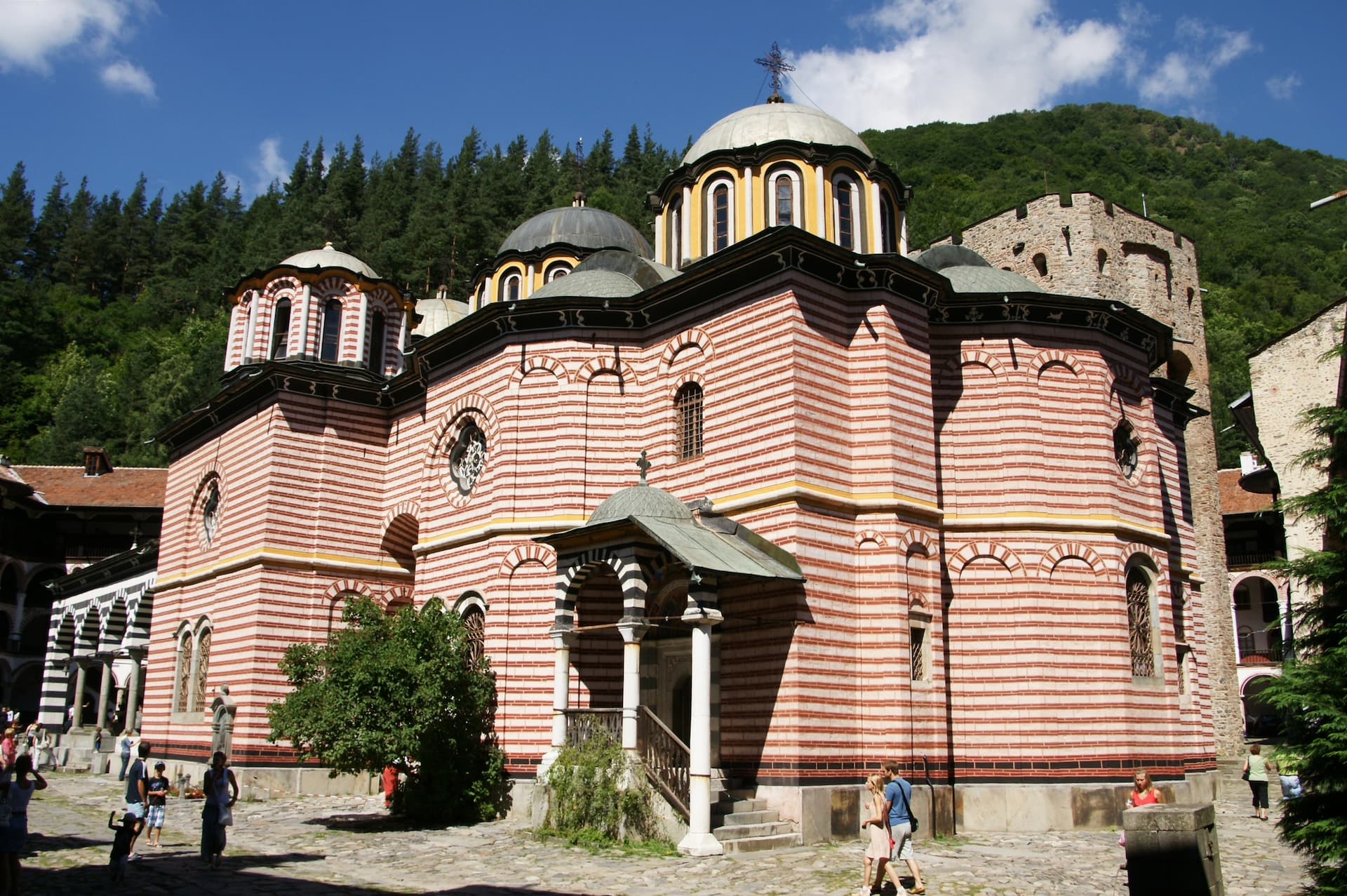 Exteriorul Mănăstirii Rila