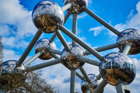 Silueta deosebită a Atomiumului din Bruxelles